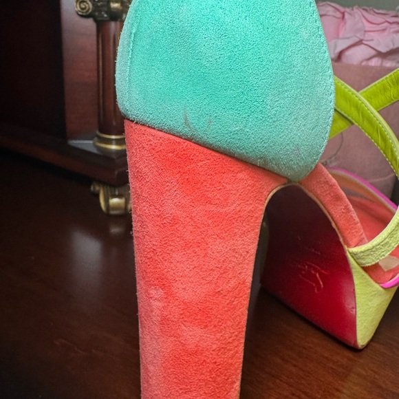 CHRISTIAN LOUBOUTIN
Veau Velours Loubi Bee Alta 130
Sandals 35 Multicolor - Picture 8 of 16